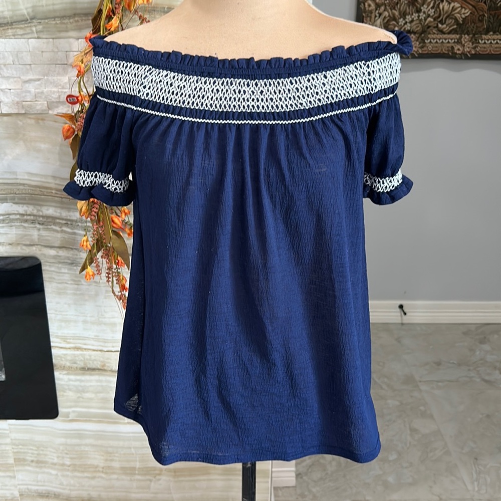 E & M Blue Off Shoulder‎ Top. Size 5-S (239)